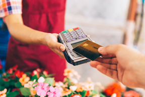 Considering Going Cashless? Here Are the 5 Things You Need to Know